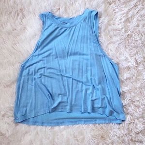 Cropped, blue tank top